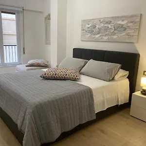delle-palme-rooms-elegante-monolocale-in-centro.palermohotels.org/